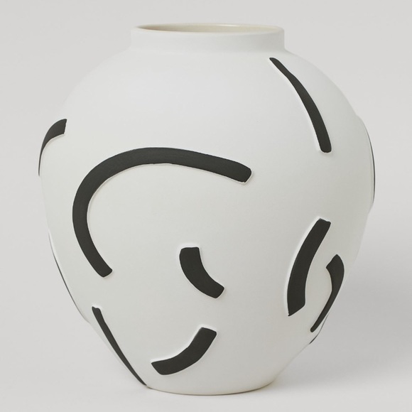 HM Black White Vase - Picture 2 of 4